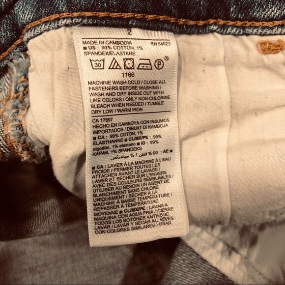 OLD NAVY JEAN Shorts, Boyfriend Short Size 2 - Picture 3 of 6